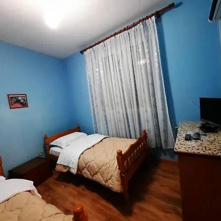 Teresa Pensión Tirana